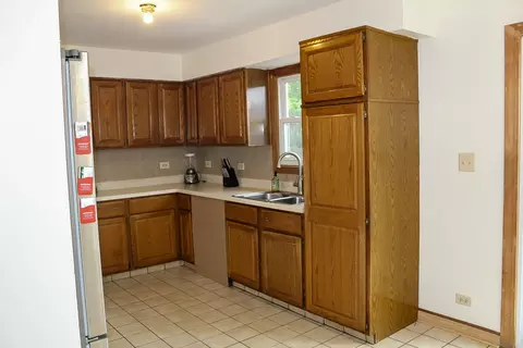 Kitchen - 409 E Cherry Hl, Addison, IL 60101 photo 2 of 3