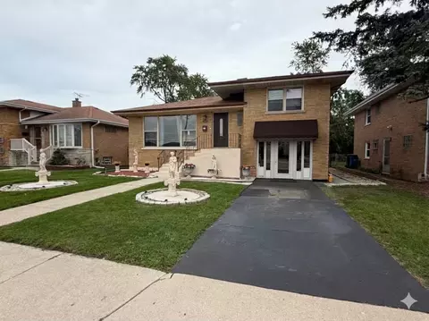 7923 Central Ave, Burbank, IL 60459