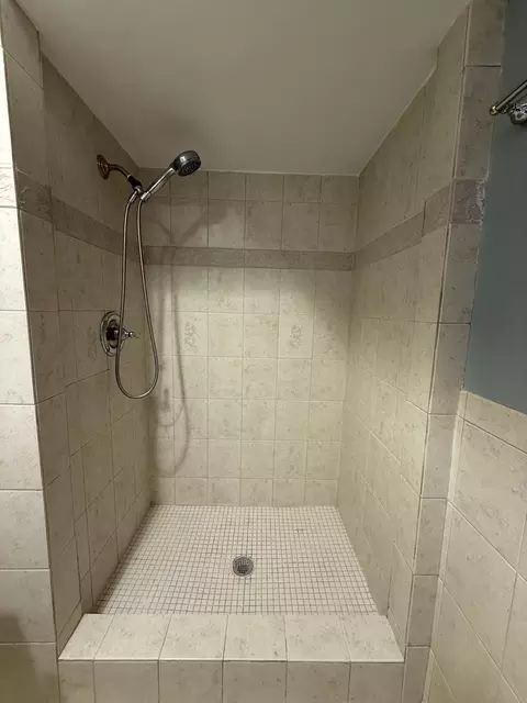 Bath - 1230 Durham Dr, Wheaton, IL 60189 photo 4 of 4