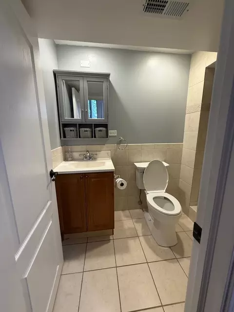 Bath - 1230 Durham Dr, Wheaton, IL 60189 photo 3 of 4