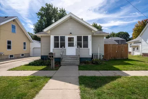 312 E South St, Clinton, IL 61727