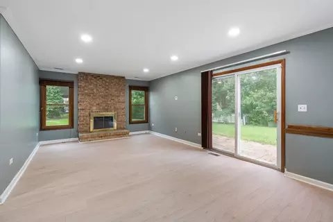 Living - 1465 Jasper Dr, Wheaton, IL 60189 photo 4 of 7