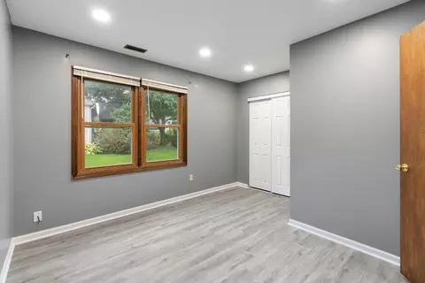 Bedroom - 1465 Jasper Dr, Wheaton, IL 60189 photo 1 of 4