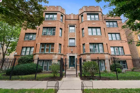 6304 N Claremont Ave #2, Chicago, IL 60659