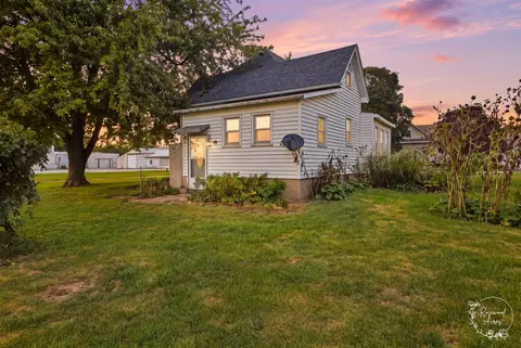 Exterior - 104 E Cleveland St, Cullom, IL 60929 photo 4 of 4