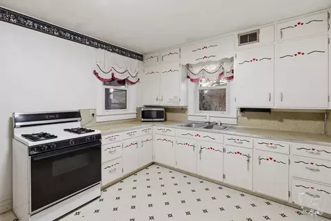 Kitchen - 104 E Cleveland St, Cullom, IL 60929 photo 2 of 3