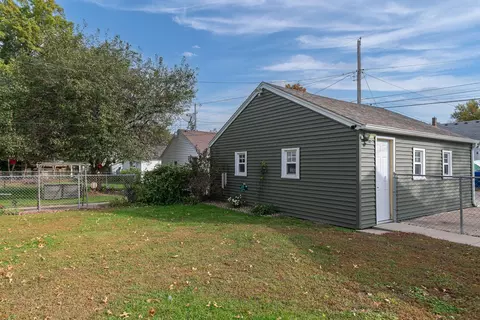 Exterior - 1900 29th St, Moline, IL 61265 photo 6 of 8