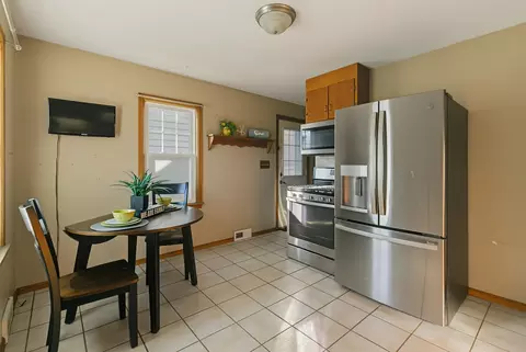 Kitchen - 1900 29th St, Moline, IL 61265 photo 2 of 3