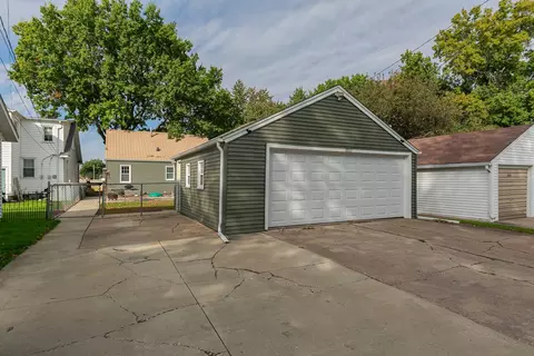 Exterior - 1900 29th St, Moline, IL 61265 photo 8 of 8