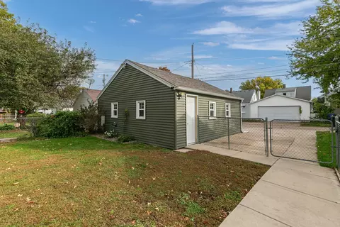 Exterior - 1900 29th St, Moline, IL 61265 photo 7 of 8