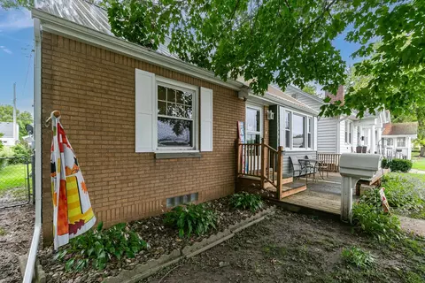 Exterior - 1900 29th St, Moline, IL 61265 photo 2 of 8