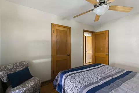 Bedroom - 1900 29th St, Moline, IL 61265 photo 4 of 6