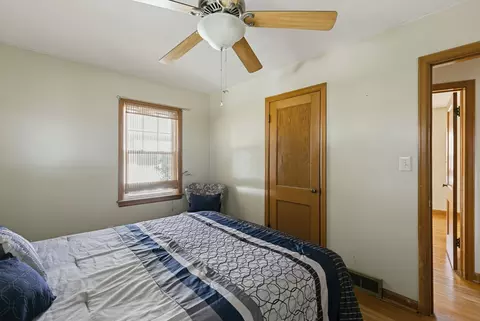 Bedroom - 1900 29th St, Moline, IL 61265 photo 3 of 6