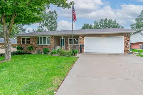 1017 Mount Vernon Dr, Davenport, IA 52806