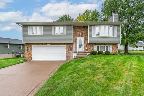 3426 Ridge Ct, Davenport, IA 52806