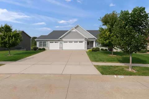 6475 Fairhaven Rd, Davenport, IA 52807