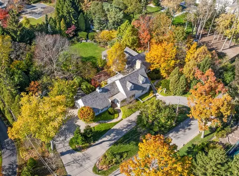 1070 Meadow Ln, Lake Forest, IL 60045