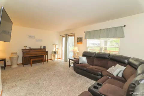 Living - 421 Johnson St #421, Marengo, IL 60152 photo 3 of 3