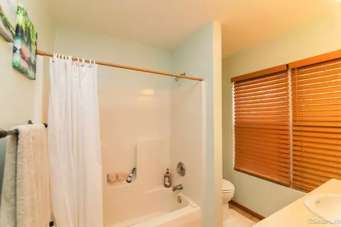 Bath - 421 Johnson St #421, Marengo, IL 60152 photo 2 of 2