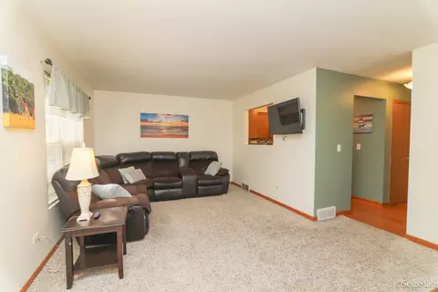 Living - 421 Johnson St #421, Marengo, IL 60152 photo 2 of 3