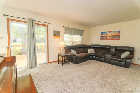 Living - 421 Johnson St #421, Marengo, IL 60152 photo 1 of 3