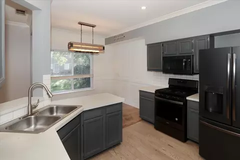 Kitchen - 1505 Spaulding Rd, Bartlett, IL 60103 photo 4 of 5