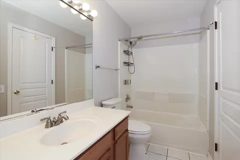 Bath - 1505 Spaulding Rd, Bartlett, IL 60103 photo 2 of 2