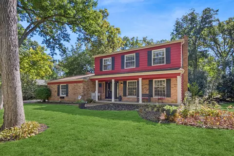 6809 Hillcrest Dr, Crystal Lake, IL 60012