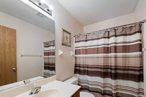 Bath - 10166 Compton Dr, Huntley, IL 60142 photo 2 of 2