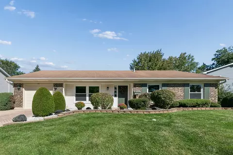 25 Red Haw Ln, Lake Zurich, IL 60047