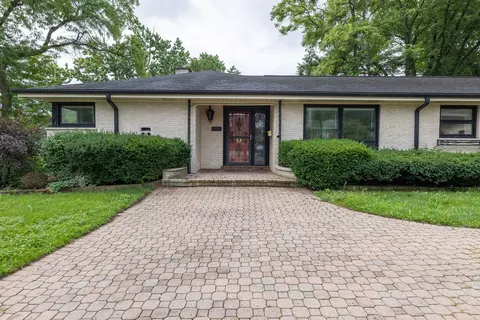 1501 W Talcott Rd, Park Ridge, IL 60068