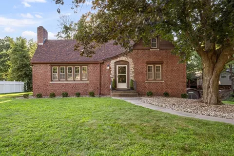 Exterior - 2601 12th St, Moline, IL 61265 photo 3 of 9