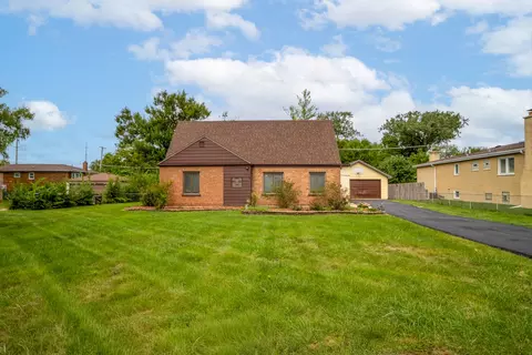Exterior - 1700 Pratt St, Des Plaines, IL 60018 photo 2 of 6