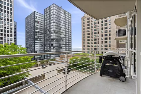 Exterior - 250 E Pearson St #1002, Chicago, IL 60611 photo 1 of 1