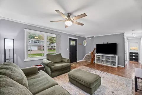 Living - 5216 Palm St, Mchenry, IL 60051 photo 1 of 2
