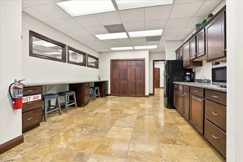 Kitchen - 1706 Glenbridge Rd, Bloomington, IL 61704 photo 6 of 6