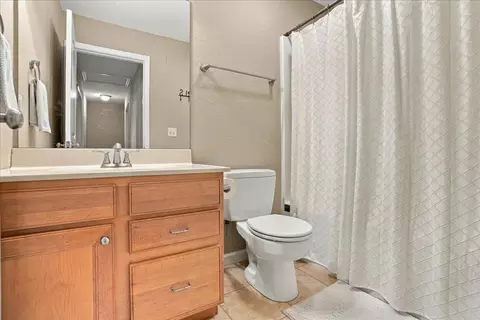 Bath - 1706 Glenbridge Rd, Bloomington, IL 61704 photo 3 of 3