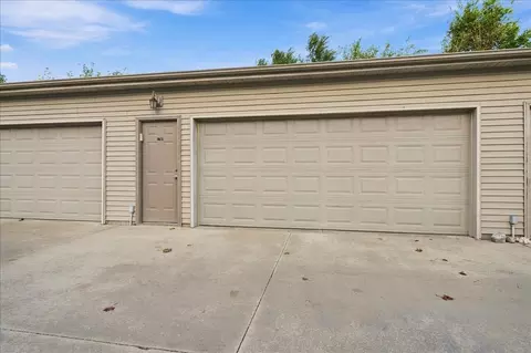 Exterior - 1706 Glenbridge Rd, Bloomington, IL 61704 photo 3 of 8