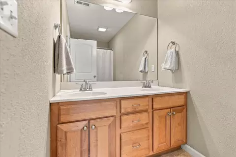 Bath - 1706 Glenbridge Rd, Bloomington, IL 61704 photo 2 of 3