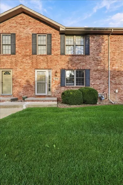 Exterior - 1706 Glenbridge Rd, Bloomington, IL 61704 photo 2 of 8