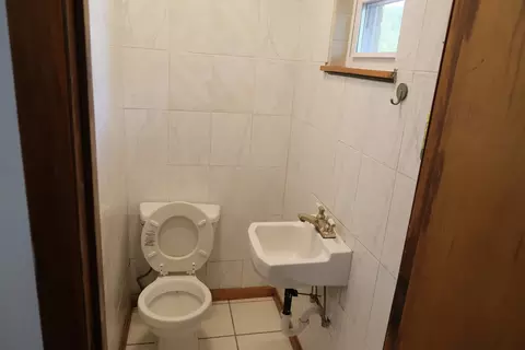 Bath - 1400 Eunice Ave, Joliet, IL 60433 photo 2 of 3