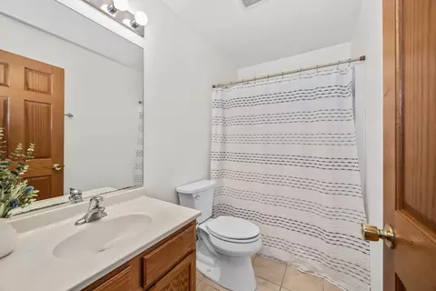 Bath - 5509 Salma St, Plainfield, IL 60586 photo 4 of 4