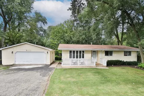 23874 N Echo Lake Rd, Lake Zurich, IL 60047