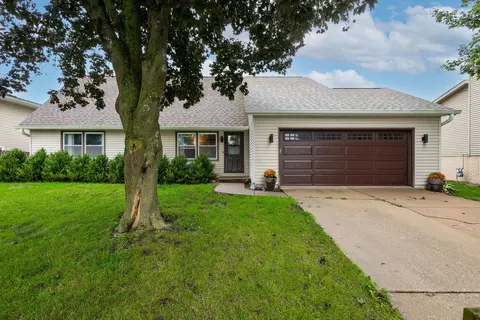 2511 W 60th St, Davenport, IA 52806