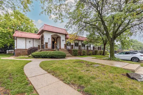 Exterior - 475 Plum Creek Dr #304, Wheeling, IL 60090 photo 7 of 9