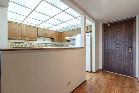 Kitchen - 475 Plum Creek Dr #304, Wheeling, IL 60090 photo 1 of 3