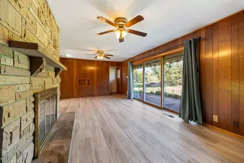 Living - 29 Brookside Ln, Bristol, IL 60512 photo 3 of 4