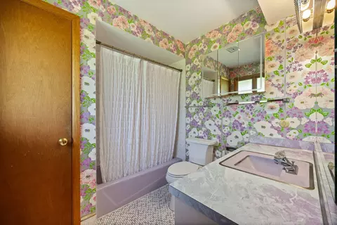 Bath - 29 Brookside Ln, Bristol, IL 60512 photo 1 of 3