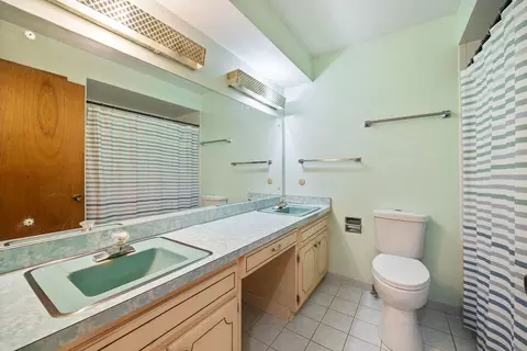Bath - 29 Brookside Ln, Bristol, IL 60512 photo 3 of 3