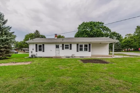 Exterior - 115 E 7th St, Gridley, IL 61744 photo 3 of 6